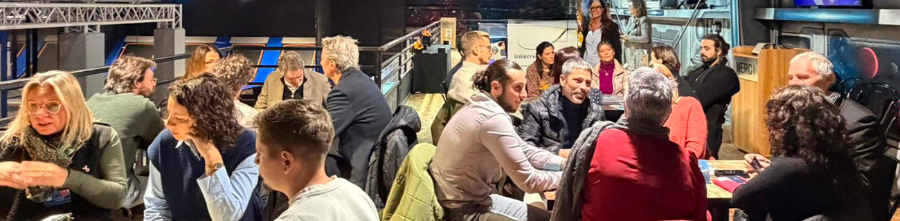 Plusieurs tables de travail sont animées lors des ateliers de l'événement