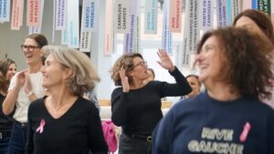 Collaborateurs entrain de danser