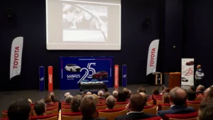Photo lors de la conférence dans un amphithéâtre