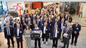 Photo de groupe avec tous les participants