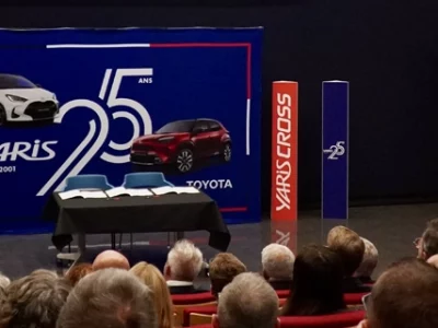 Photo lors de la conférence dans un amphithéâtre