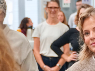 Collaborateurs du GIP ViaPro participant à un atelier de danse pour Octobre Rose